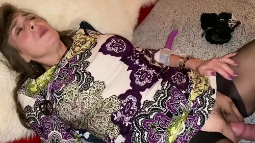 MILF blonde baisée par 2 mecs devant son mari cocu