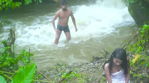 Couple indien baise hardcore au bord de rivière